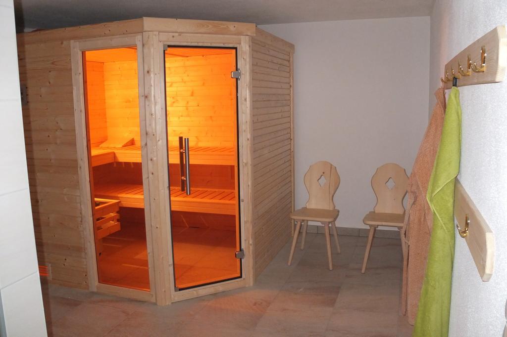 Penthousewohnung Mit Garten Sauna Pool マイスホーフェン 部屋 写真