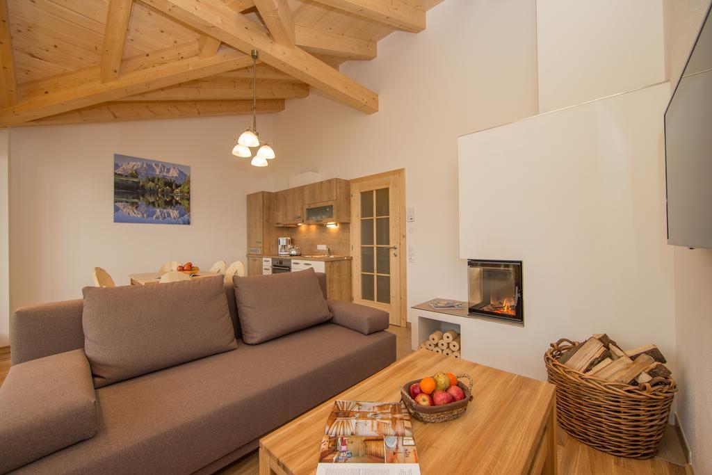 Penthousewohnung Mit Garten Sauna Pool マイスホーフェン 部屋 写真